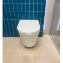 Bastidor GROHE pack cisterna empotrada y pulsador negro mate con inodoro susp ORION TORNADO TAPA ENVOLVENTE blanco brillo de KP
